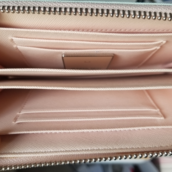 Aritzia's Sunday Best Bronte Zip Wallet - Picture 7 of 7